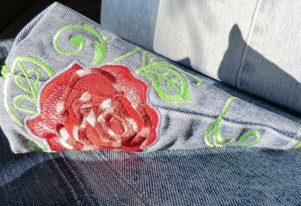 Jeans- Reissverschlusstasche-Rose
